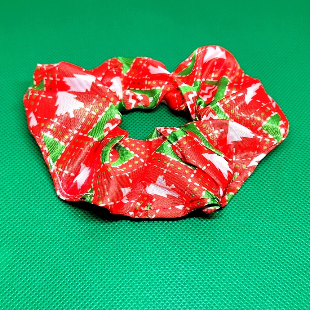 Christmas Hair Scrunchies Set of 3 Colorful Patterns Red Green White OneSize New